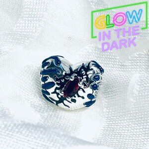 💖 NWOT Stranger Things Glow Heart Charm – Upside Down ✨
